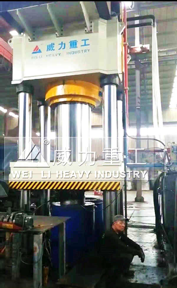 1500噸坩堝液壓機_雙工位石墨坩堝成型四柱液壓機